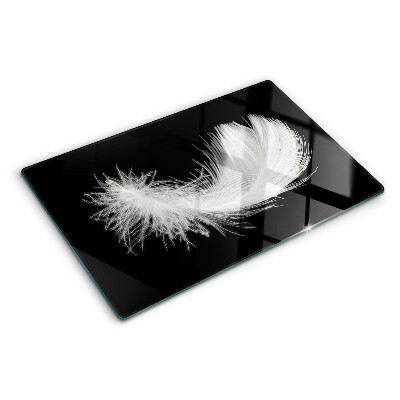 Szklana deska do krojenia z motywem pióra na czarnym tle