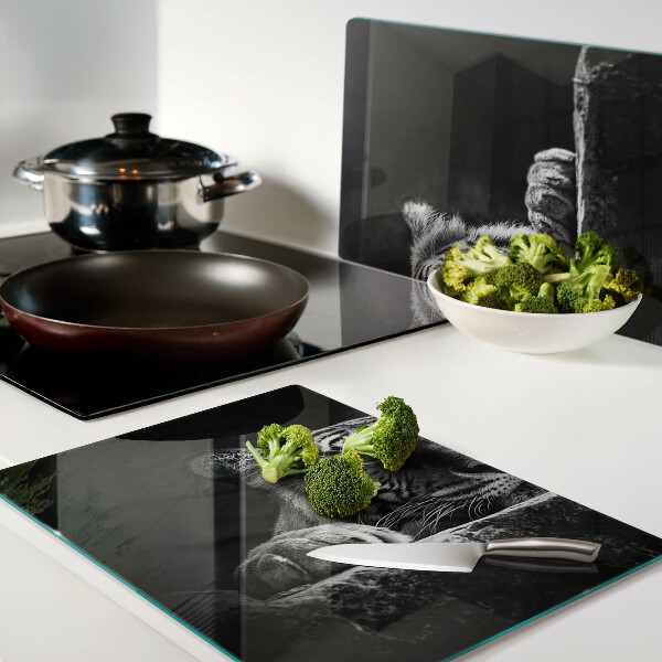 Deska kuchenna szklana w czarno-białej stylistyce z motywem tygrysa