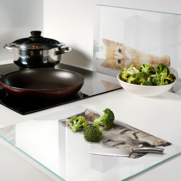 Szklana deska do krojenia z nadrukiem kotów na białym tle