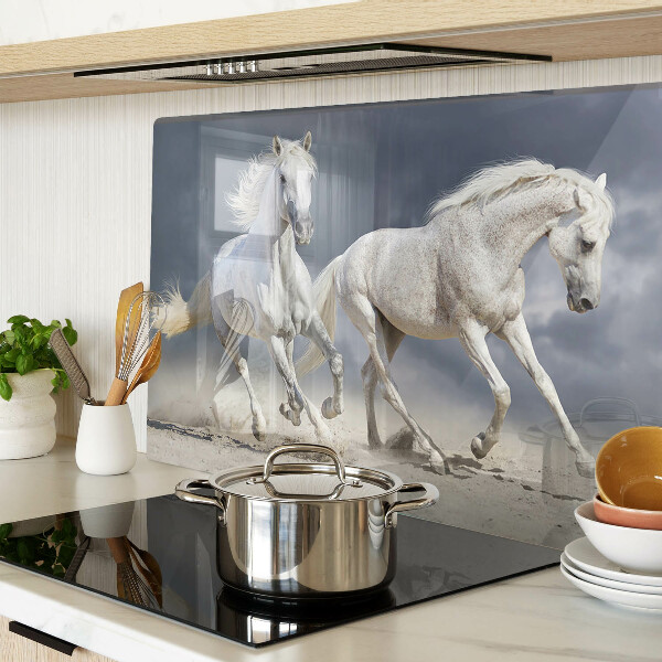 Szklana deska do krojenia z motywem białych koni w biegu