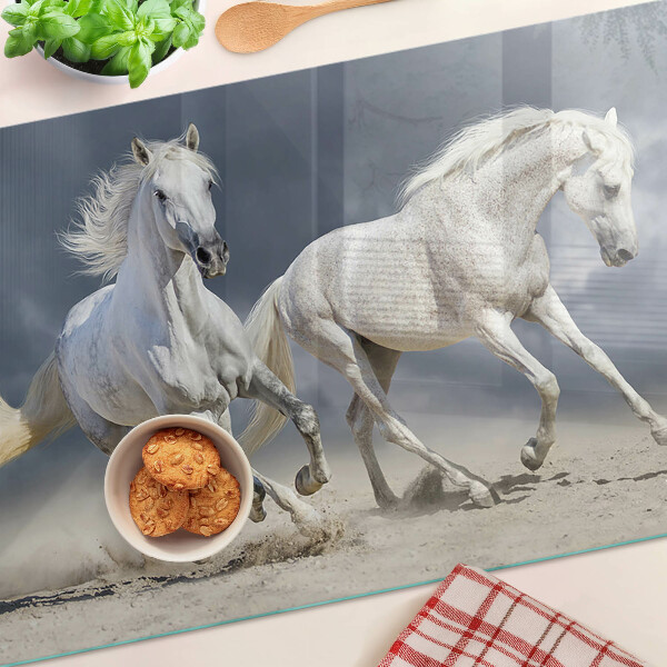 Szklana deska do krojenia z motywem białych koni w biegu