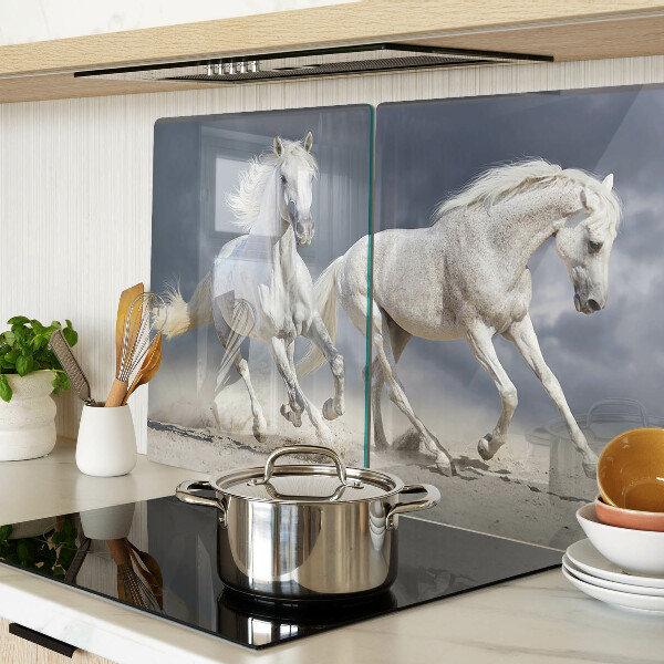 Szklana deska do krojenia z motywem białych koni w biegu