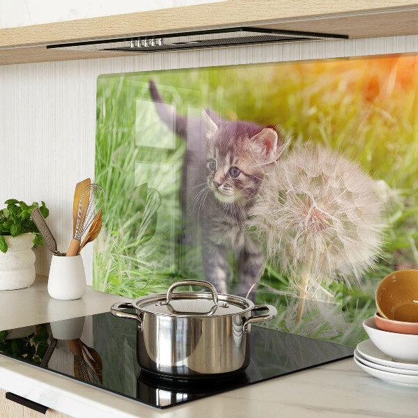 Szklana deska do krojenia z motywem kota na trawie