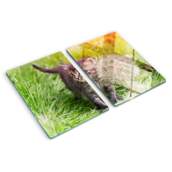 Szklana deska do krojenia z motywem kota na trawie