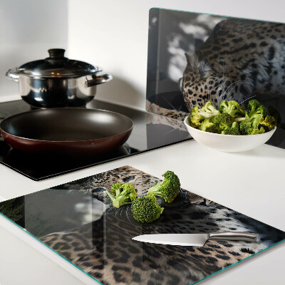 Szklana deska kuchenna z motywem gepardów na ciemnym tle