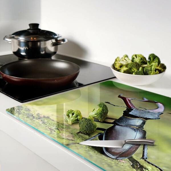 Deska kuchenna szklana z nadrukiem jelenia rogacza na zielonym tle