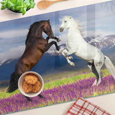 Szklana deska kuchenna z motywem koni na tle gór i kwiatów