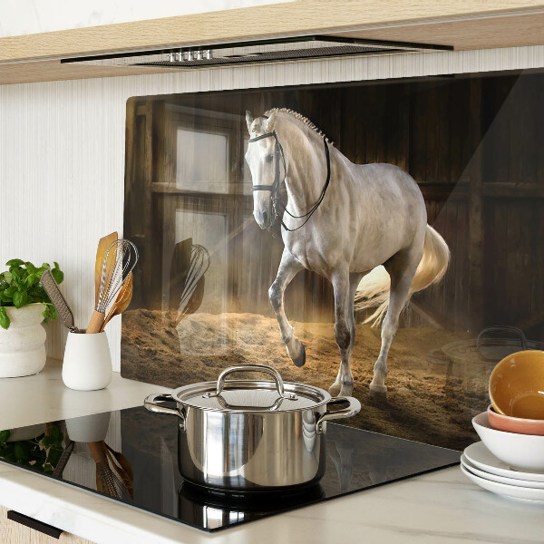 Szklana deska kuchenna z motywem konia w ruchu w stajni