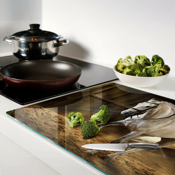 Szklana deska kuchenna z motywem konia w ruchu w stajni