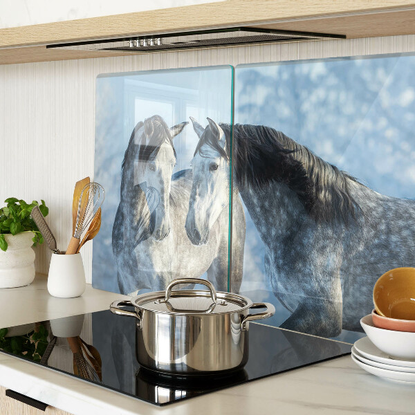 Szklana deska kuchenna z motywem koni w zimowym krajobrazie