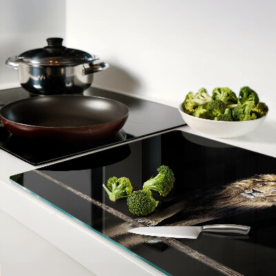 Szklana deska kuchenna z motywem lwa na ciemnym tle