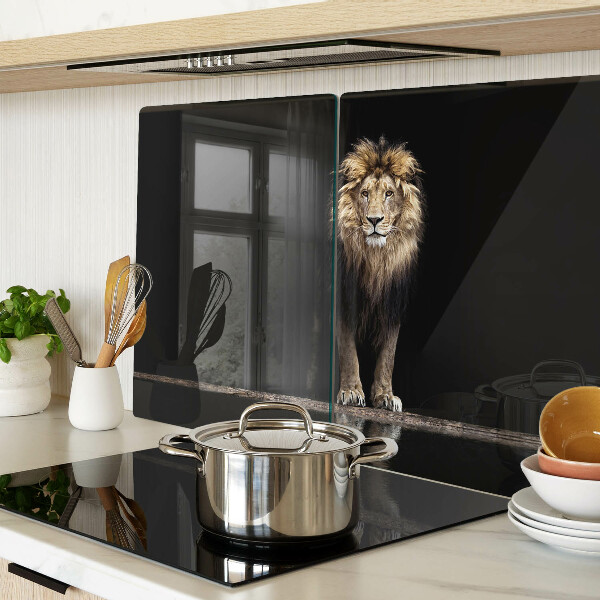 Szklana deska kuchenna z motywem lwa na ciemnym tle