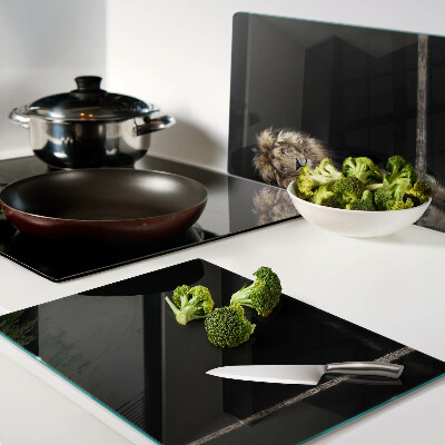 Szklana deska kuchenna z motywem lwa na ciemnym tle