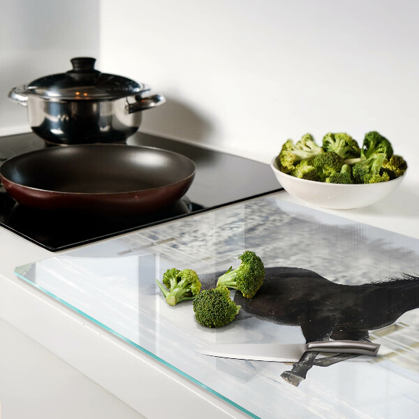 Deska kuchenna szklana z motywem konia w zimowym krajobrazie