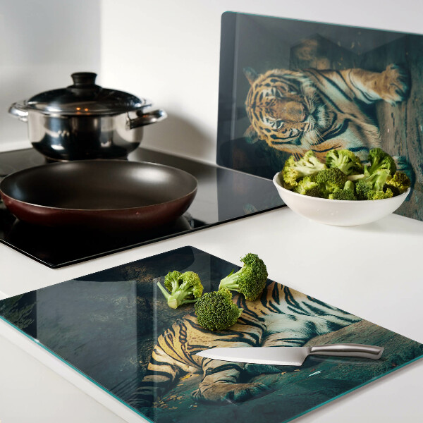 Szklana deska do krojenia z nadrukiem przedstawiającym tygrysa leżącego na skałach