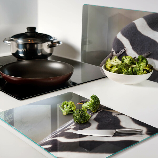 Szklana deska kuchenna z motywem ptaków na tle zebry