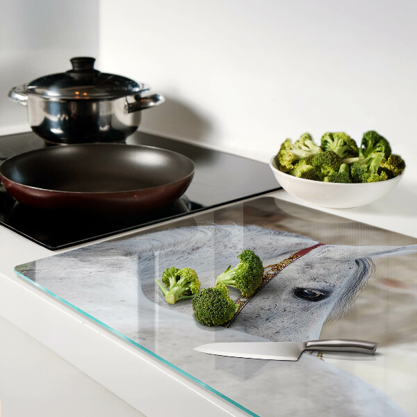 Deska kuchenna szklana z motywem białego młodego konia