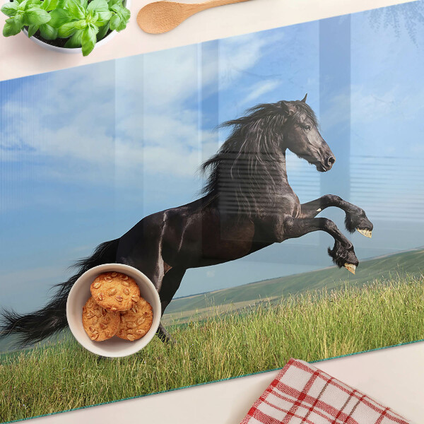 Deska kuchenna szklana z motywem czarnego konia na łące