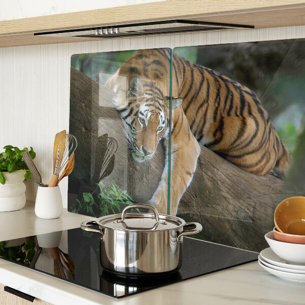 Deska kuchenna szklana z nadrukiem przedstawiającym tygrysa stojącego na pniu drzewa