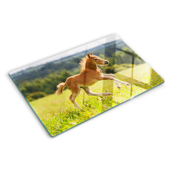 Szklana deska do krojenia z nadrukiem przedstawiającym źrebię na łące