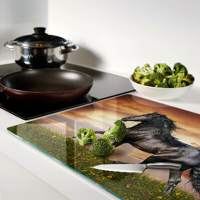 Szklana deska do krojenia z nadrukiem konia na tle zachodzącego słońca