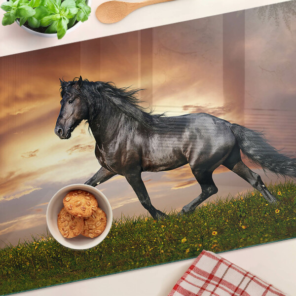 Szklana deska do krojenia z nadrukiem konia na tle zachodzącego słońca