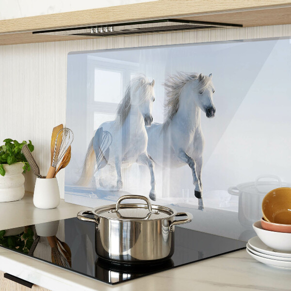 Szklana deska kuchenna z nadrukiem przedstawiającym dwa białe konie w szaleńczym galopie