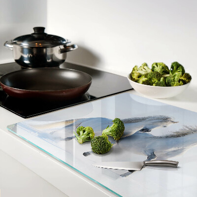 Szklana deska kuchenna z nadrukiem przedstawiającym dwa białe konie w szaleńczym galopie