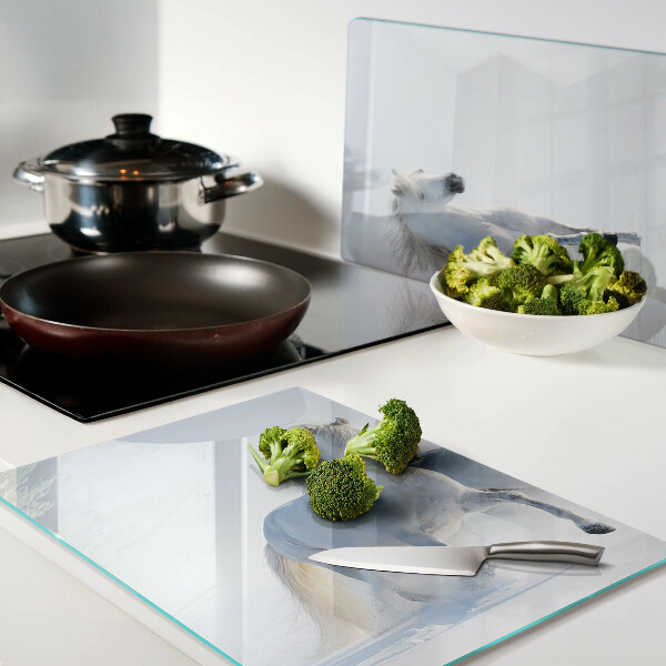 Szklana deska kuchenna z nadrukiem przedstawiającym dwa białe konie w szaleńczym galopie