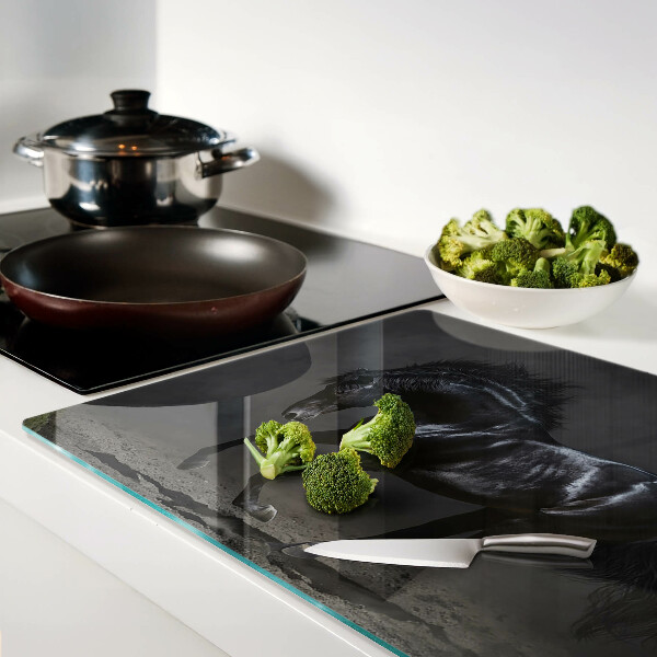 Szklana deska kuchenna z nadrukiem „Czarny koń w ruchu”