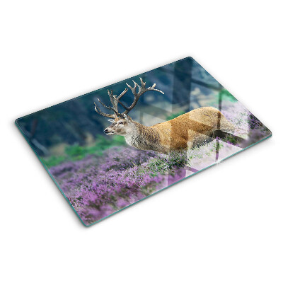 Szklana deska do krojenia z motywem jelenia na tle krajobrazu z lawendą
