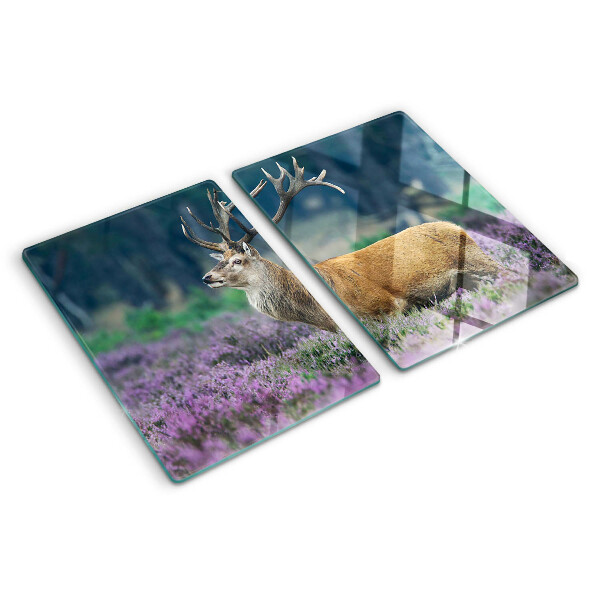 Szklana deska do krojenia z motywem jelenia na tle krajobrazu z lawendą