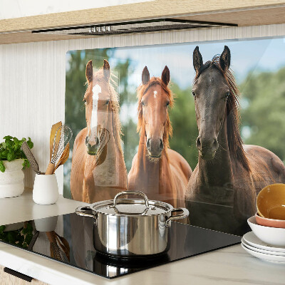 Deska kuchenna szklana z nadrukiem przedstawiającym konie w naturalnym krajobrazie