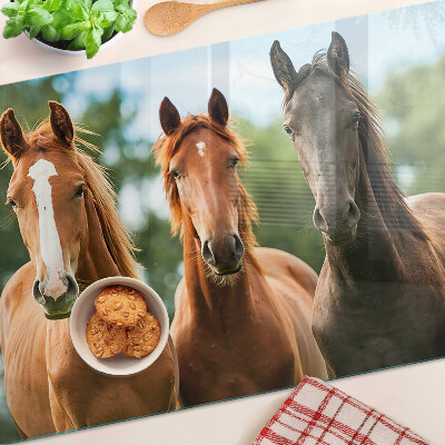 Deska kuchenna szklana z nadrukiem przedstawiającym konie w naturalnym krajobrazie