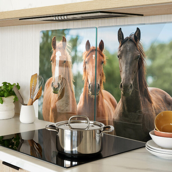 Deska kuchenna szklana z nadrukiem przedstawiającym konie w naturalnym krajobrazie