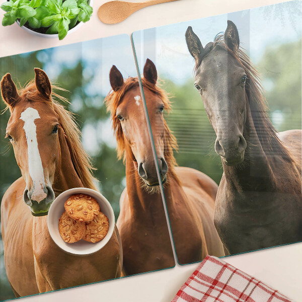 Deska kuchenna szklana z nadrukiem przedstawiającym konie w naturalnym krajobrazie