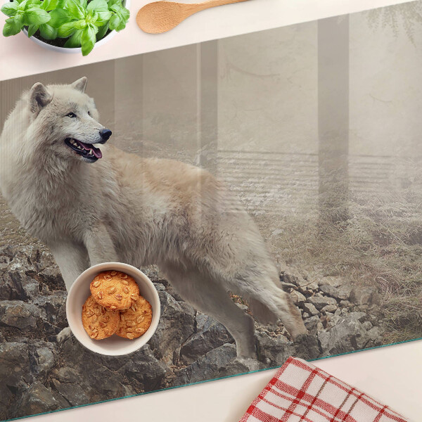 Szklana deska do krojenia z motywem wilka stojącego na skalistej górze