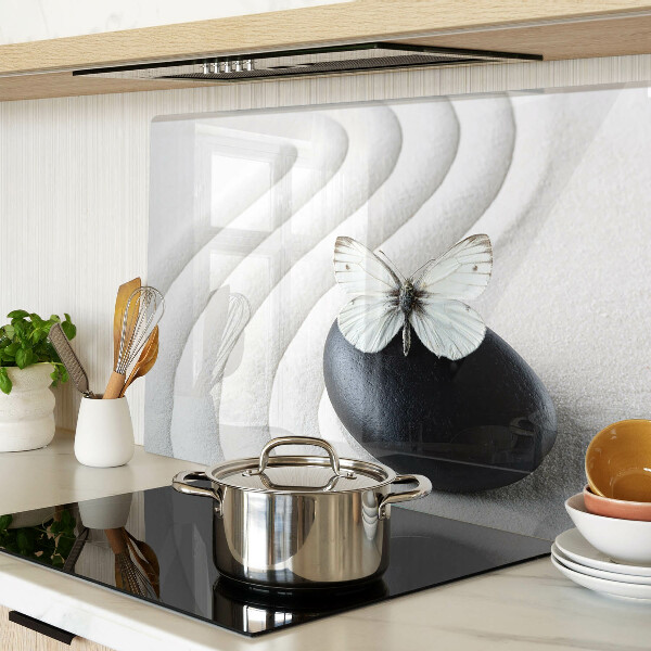 Deska kuchenna szklana z motywem motyla na tle kamienia