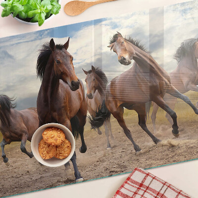 Deska kuchenna szklana z nadrukiem przedstawiającym biegnące konie na pastwisku