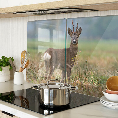 Szklana deska do krojenia z grafiką sarny w naturalnym środowisku