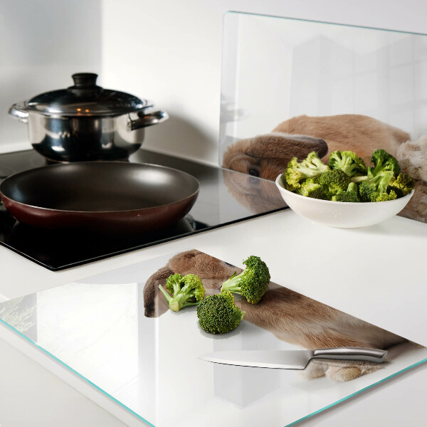 Szklana deska kuchenna z motywem królika na białym tle