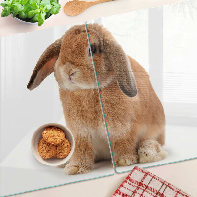 Szklana deska kuchenna z motywem królika na białym tle