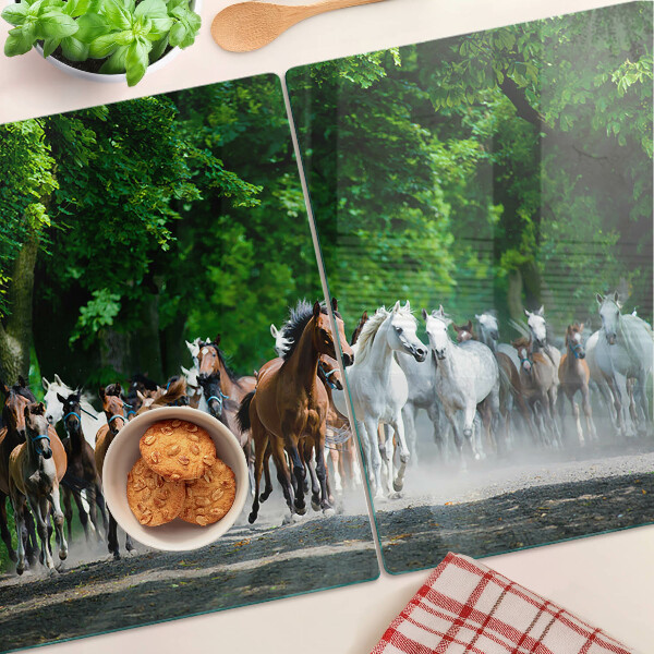 Deska kuchenna szklana z motywem galopujących koni w naturalnej scenerii