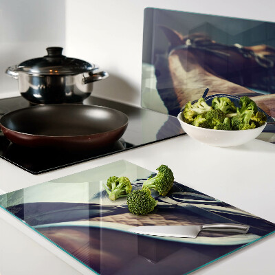 Deska kuchenna szklana z nadrukiem z motywem koni oraz praktycznymi akcesoriami jeździeckimi