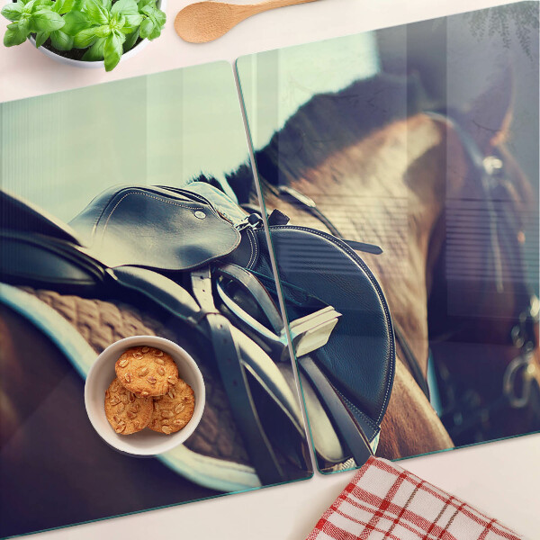 Deska kuchenna szklana z nadrukiem z motywem koni oraz praktycznymi akcesoriami jeździeckimi