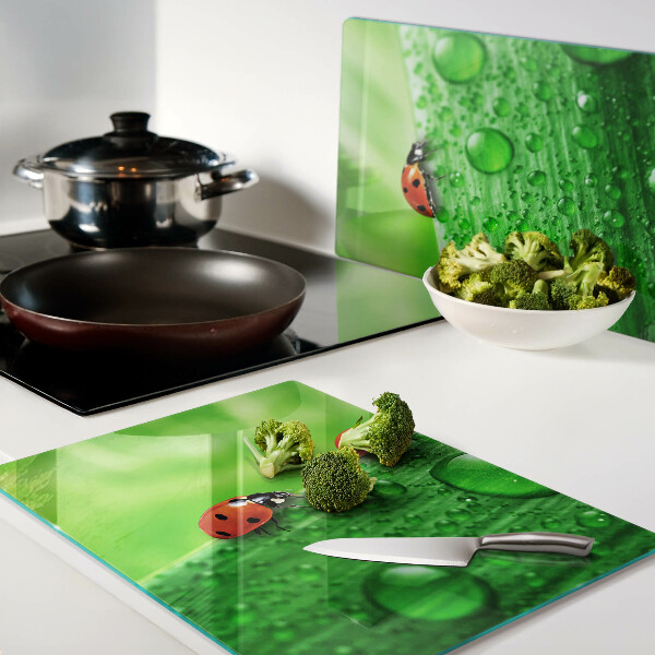 Deska kuchenna szklana z motywem biedronek na zielonym tle