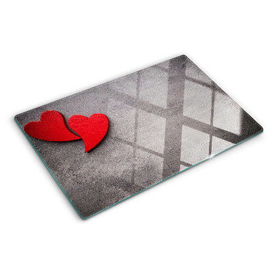 Szklana deska kuchenna z motywem serca na tle okna