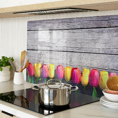 Deska kuchenna szklana z motywem tulipanów na tle drewnianym