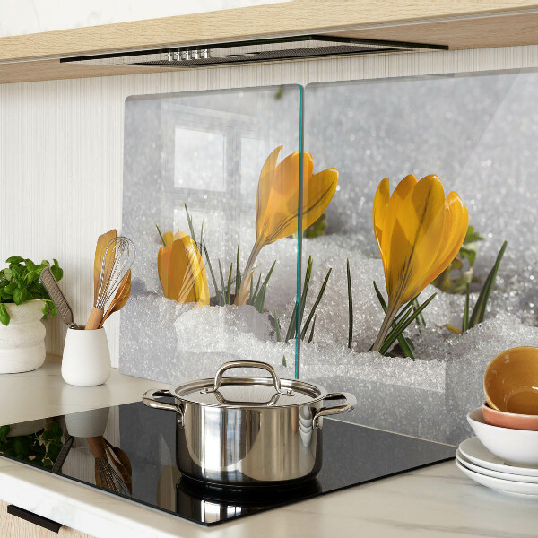 Deska kuchenna szklana z motywem krokusów na tle śniegu