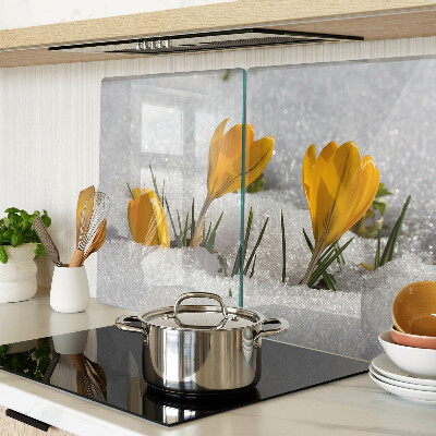 Deska kuchenna szklana z motywem krokusów na tle śniegu